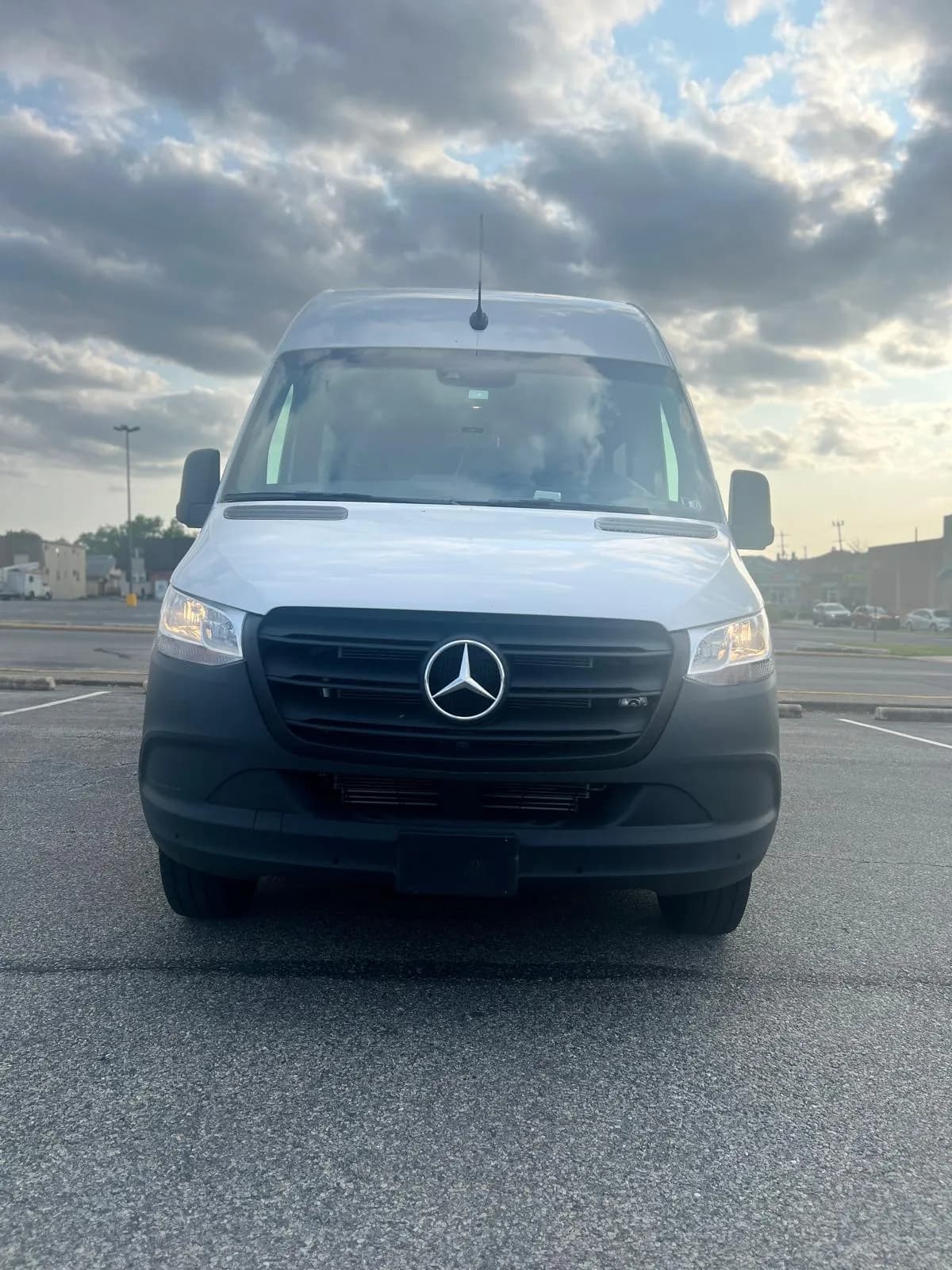 Shuttle Van (14 Pax)