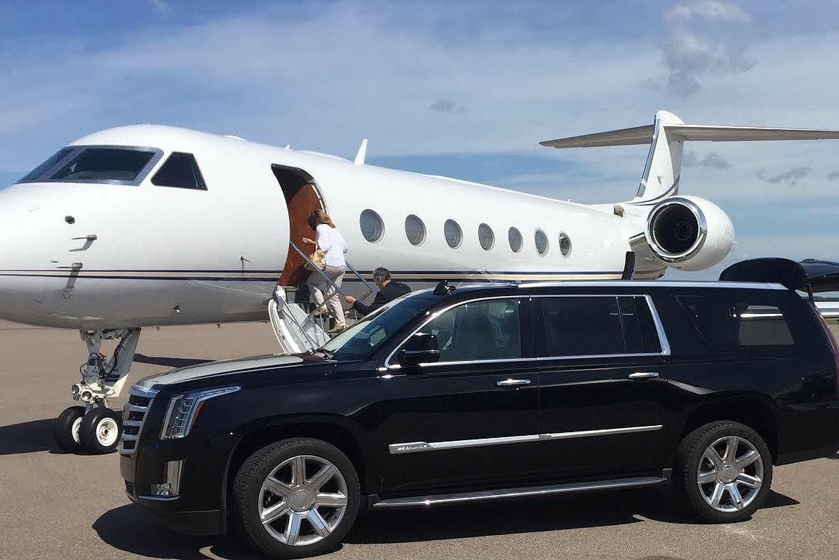 Luxury Sedan for Wedding Car Rental