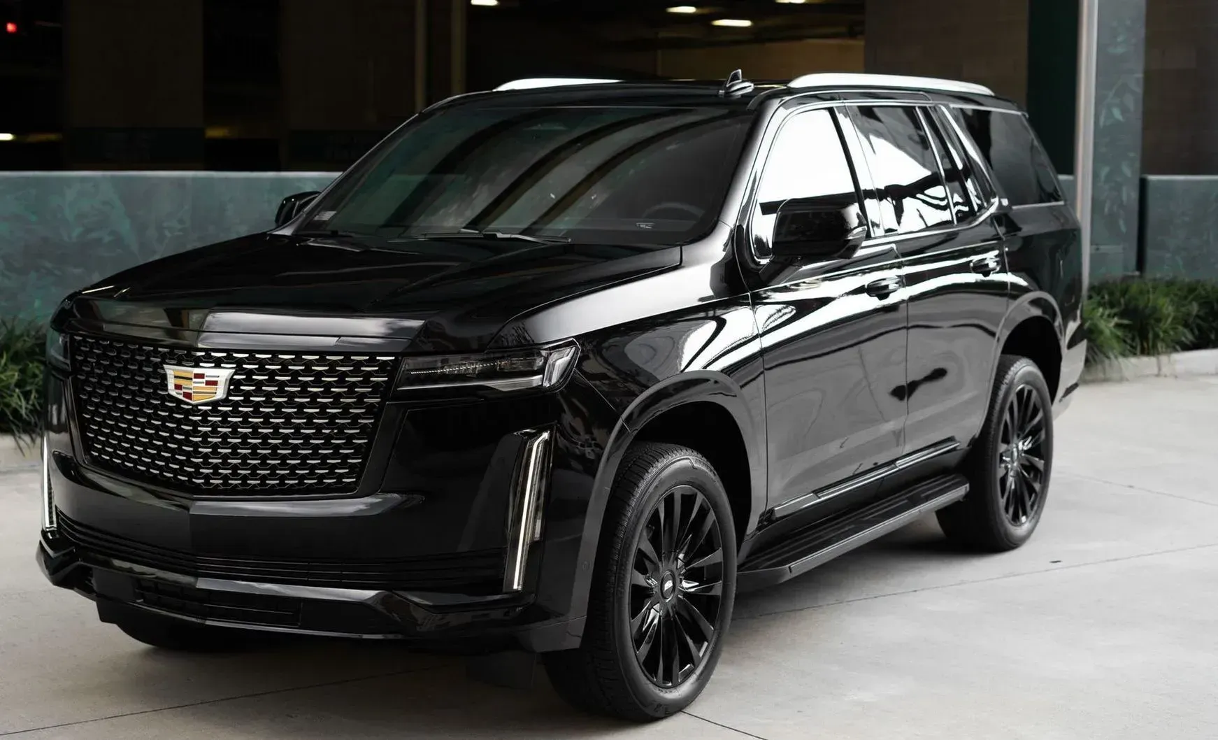 Cadillac Escalade - 6 Pax