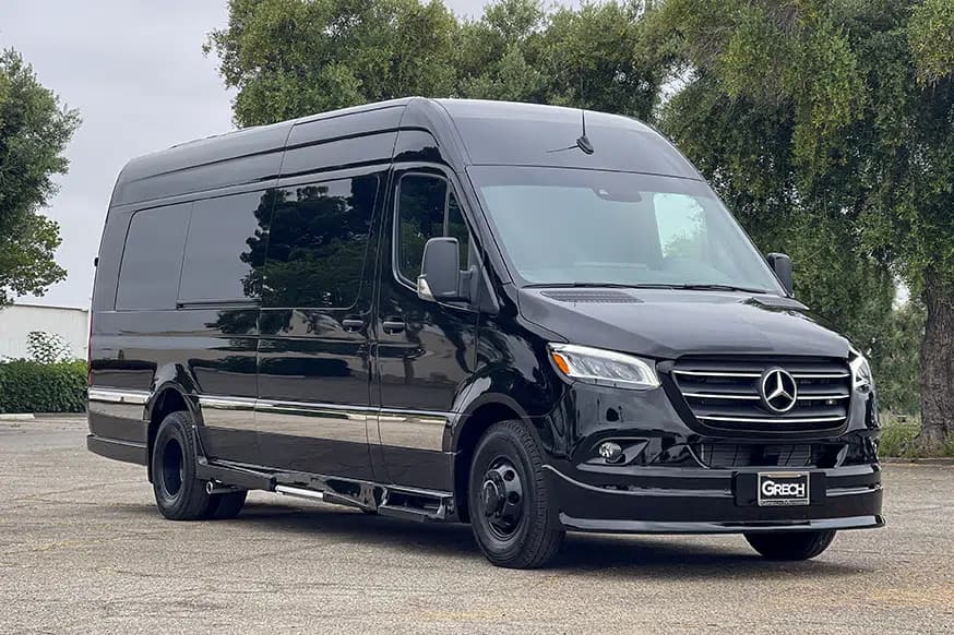 Luxxor Limousine & Coach Bus