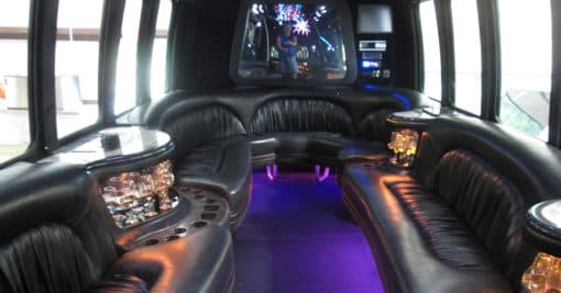 White Chrysler 300 Limo 10-12 Passengers