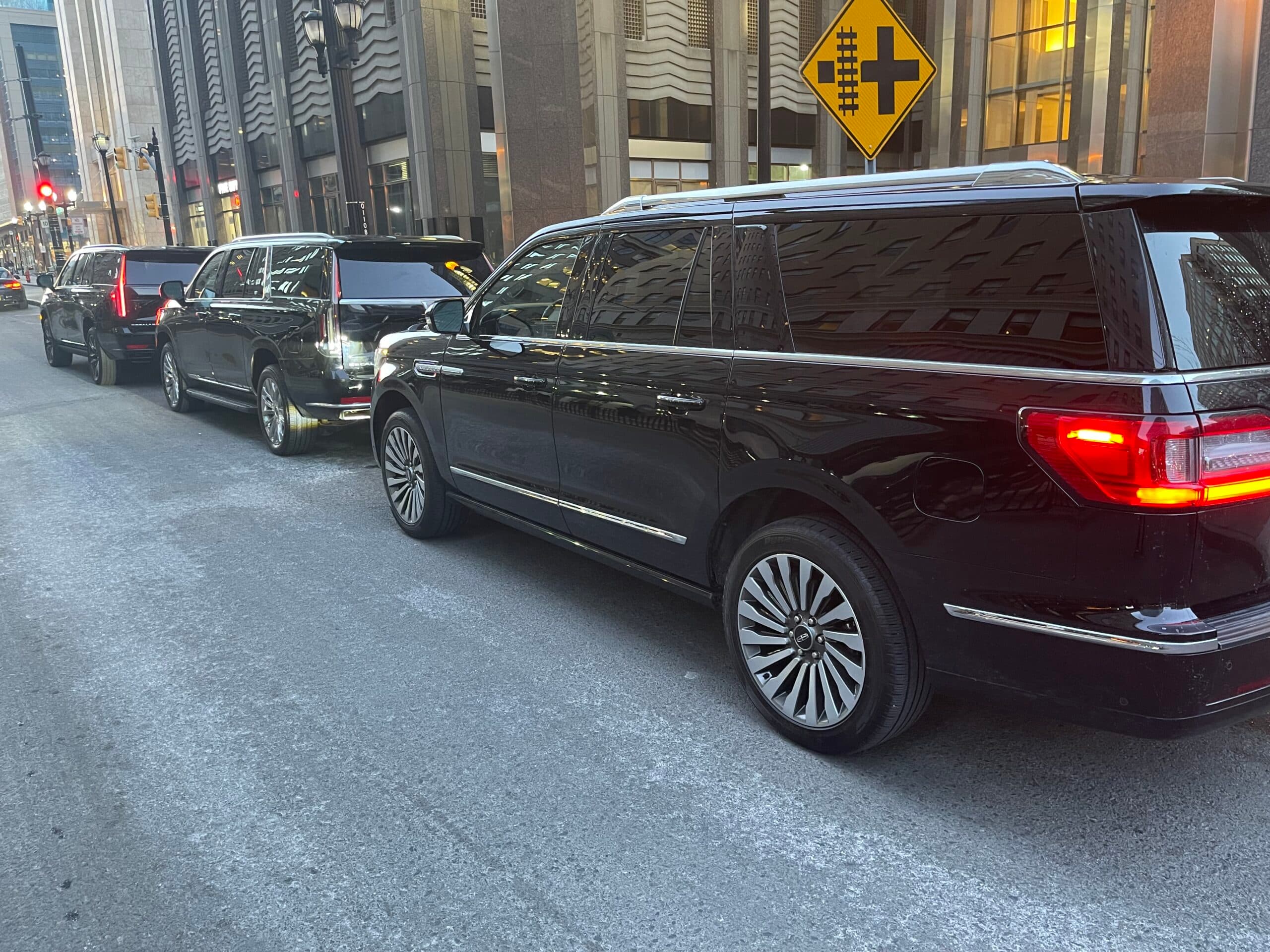 2025 Escalade Jet Door Stretch 22 Seats