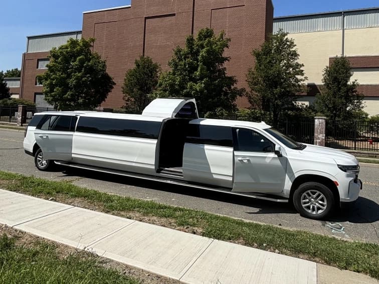 Chevrolet Suburban - SUV 6 Seats
