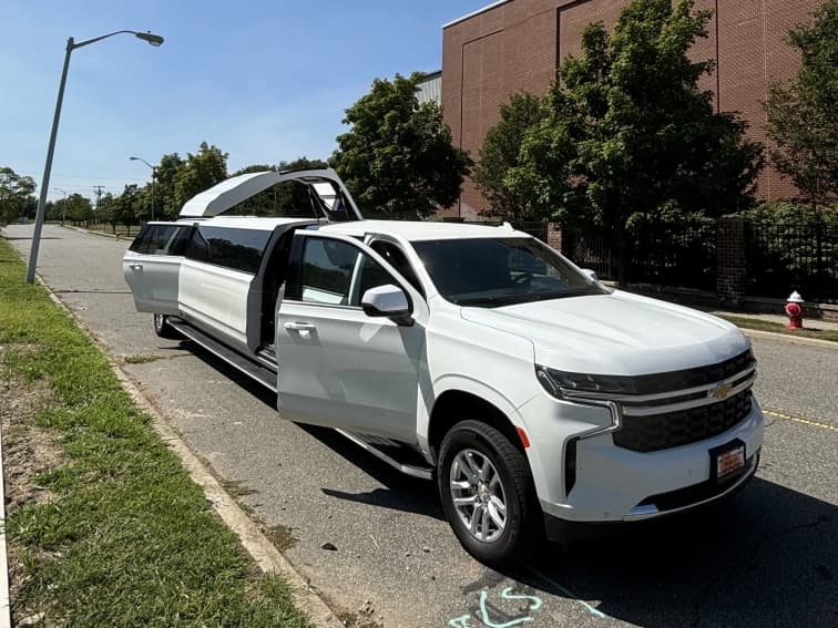 2025 Chevy Tahoe - Stretch 20 Seats