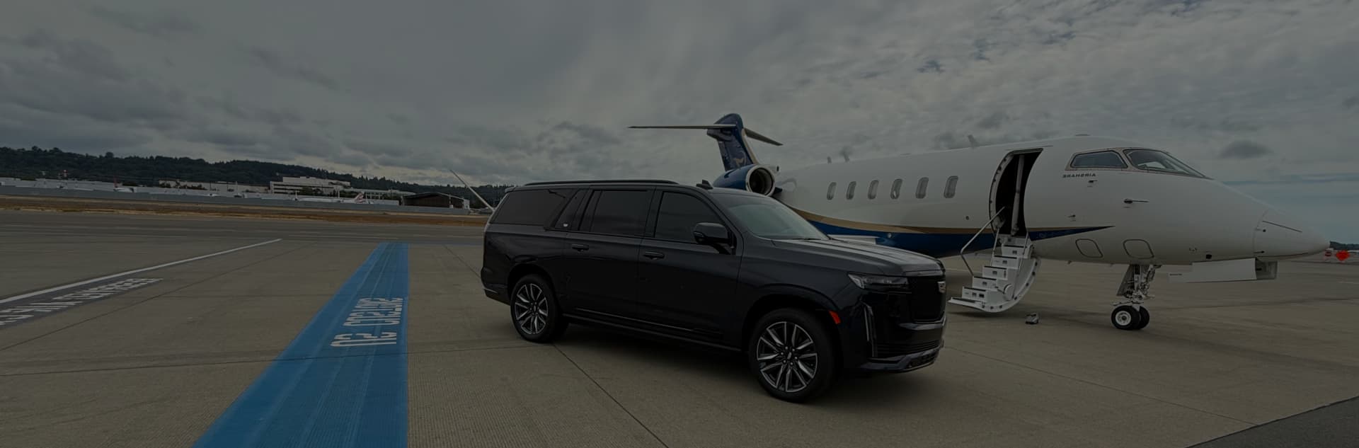Signature Limo Town car Airport Service