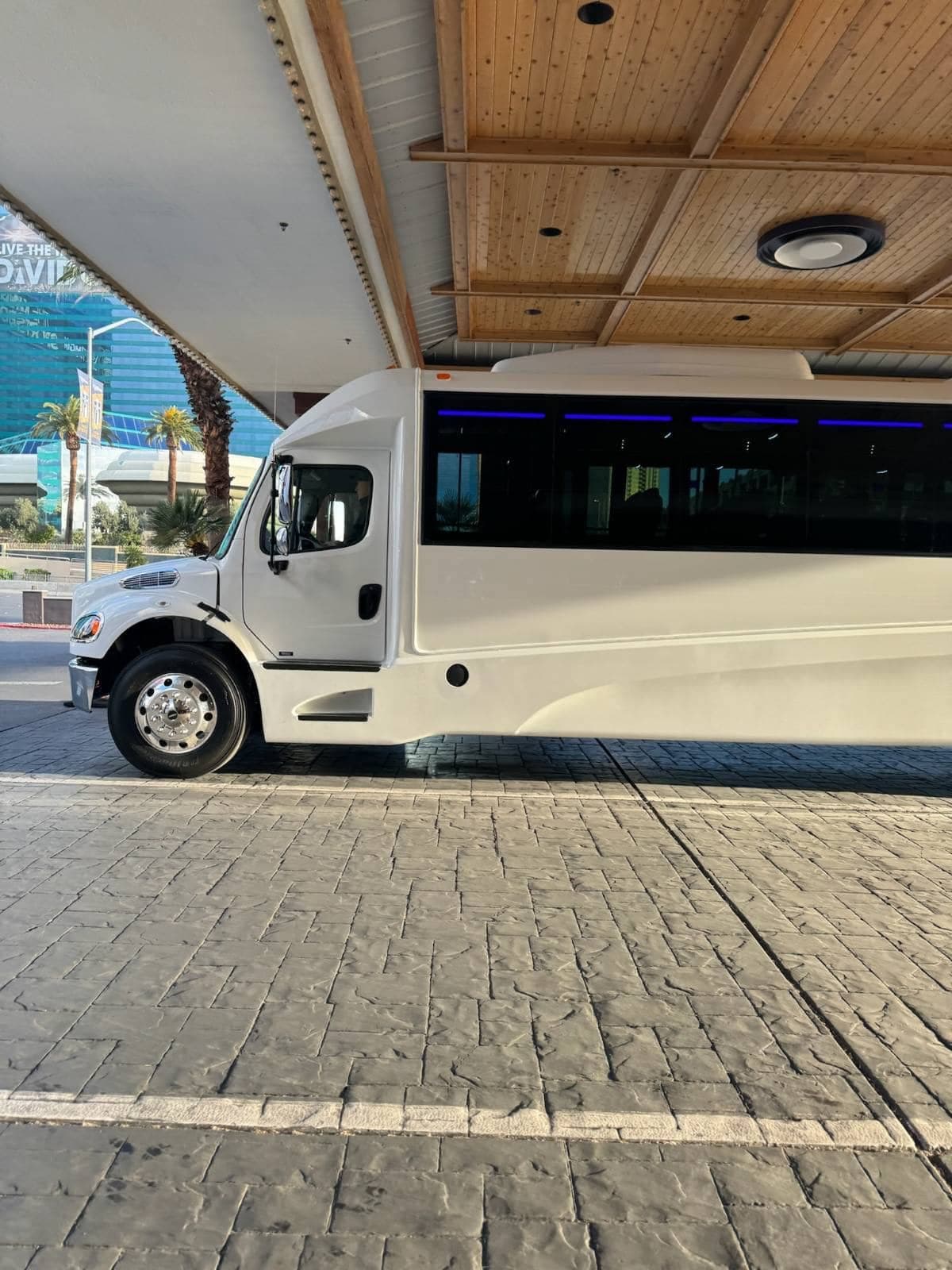 Hummer Limo 25 Passengers