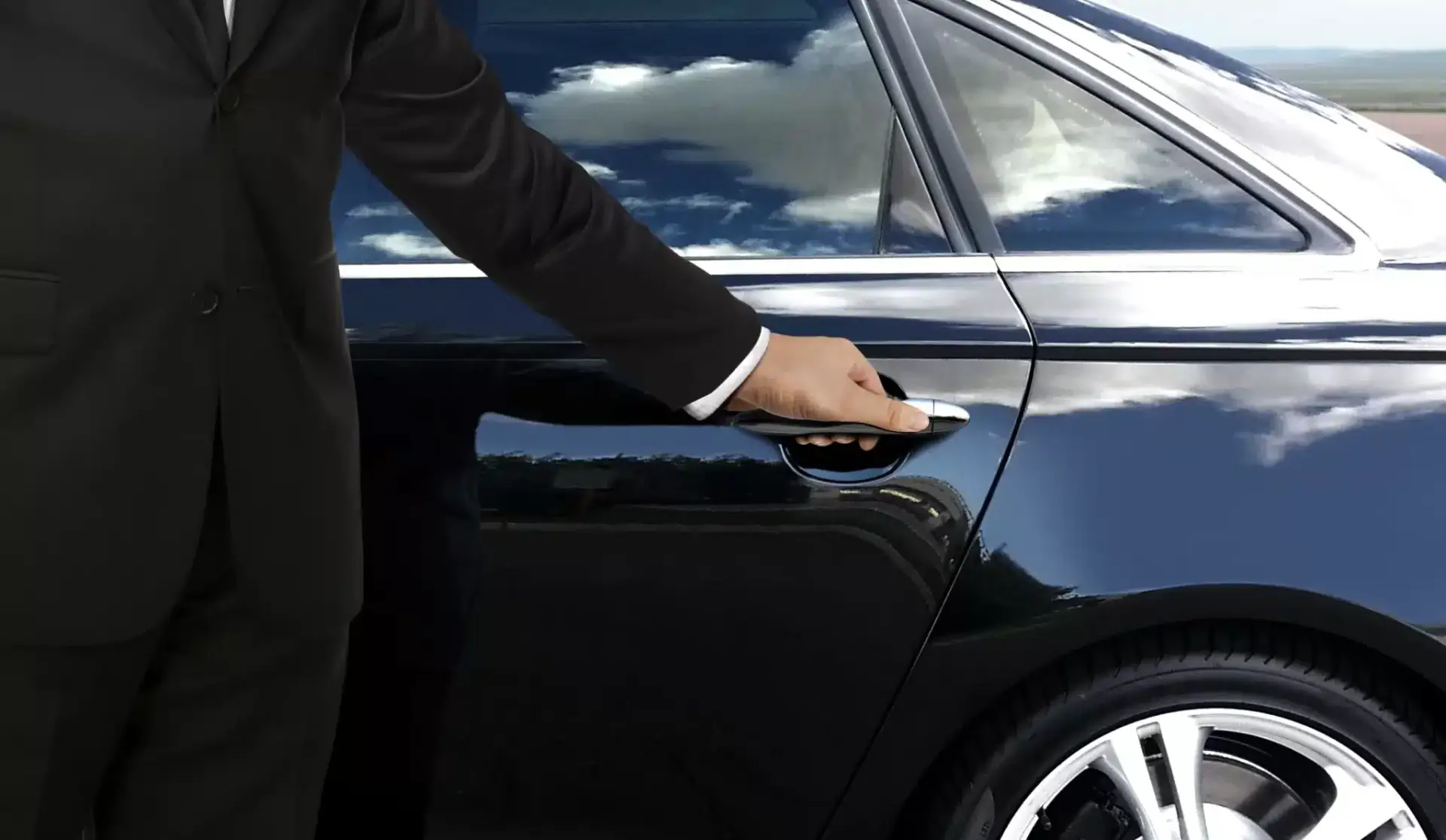 Infiniti Limo 20 Passengers