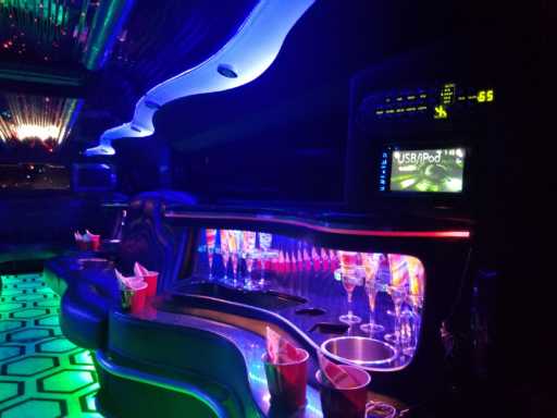 Hummer Stretch - 18-20 Passengers