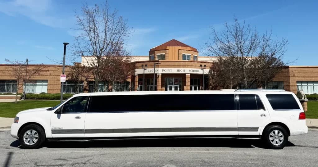Lincoln Navigator Limousine 14 Passenger