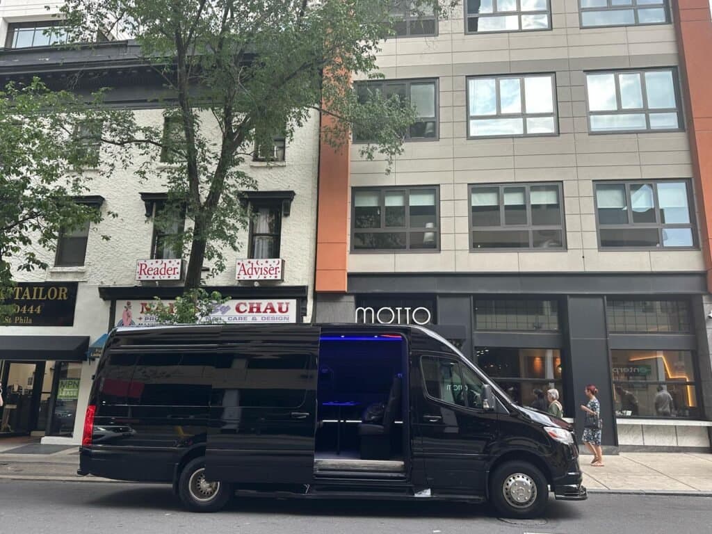 Luxury Motorcoach / Mini-Bus Shuttle