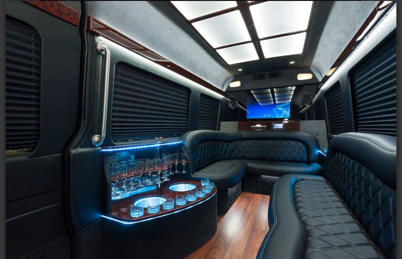 Luxury Lincoln Navigator Black SUV