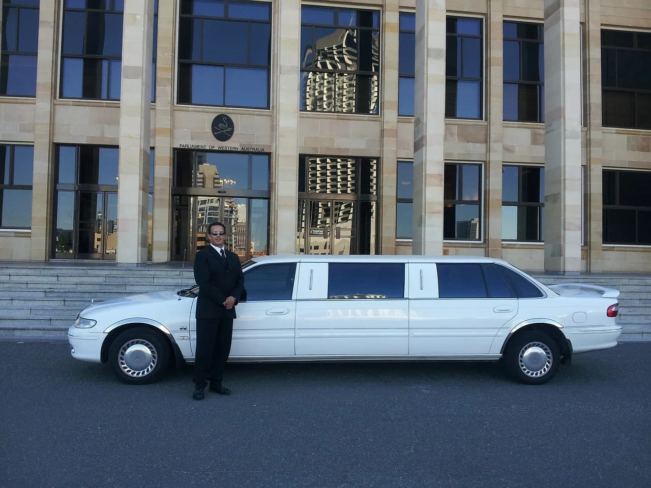 18 Passenger H2 Hummer Limo
