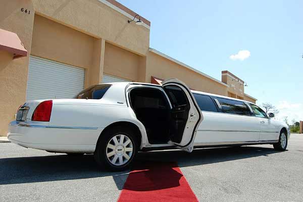 Lincoln Stretch Limo (Black/White)