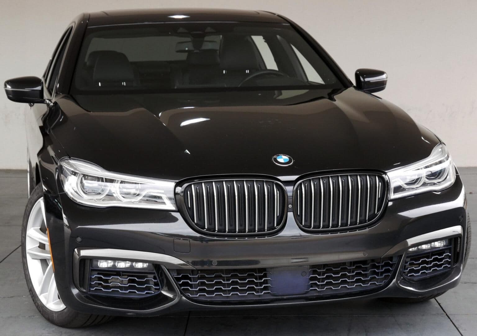 First Class - Mercedes S Class, BMW 7 Series, Audi A8L