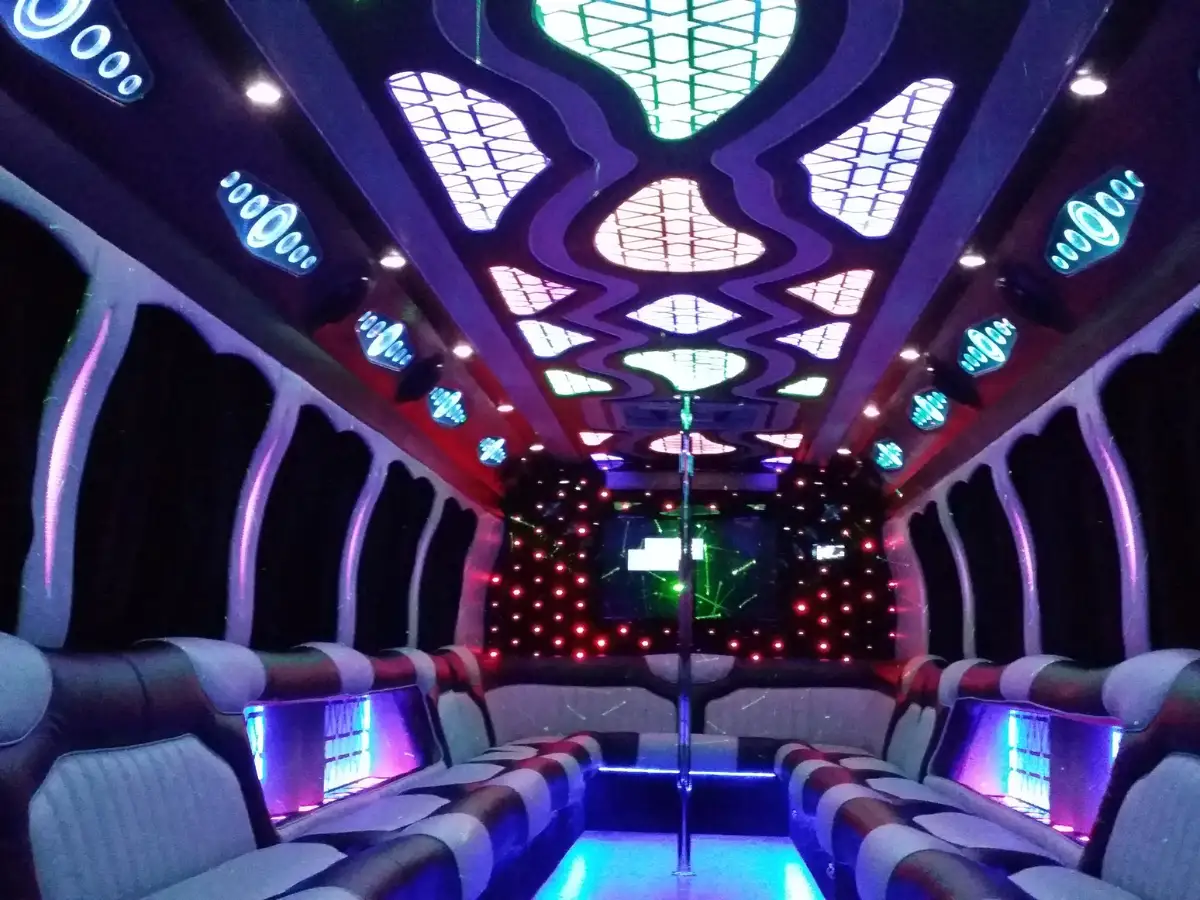 Hummer Limo Mini Bar 20 Pax
