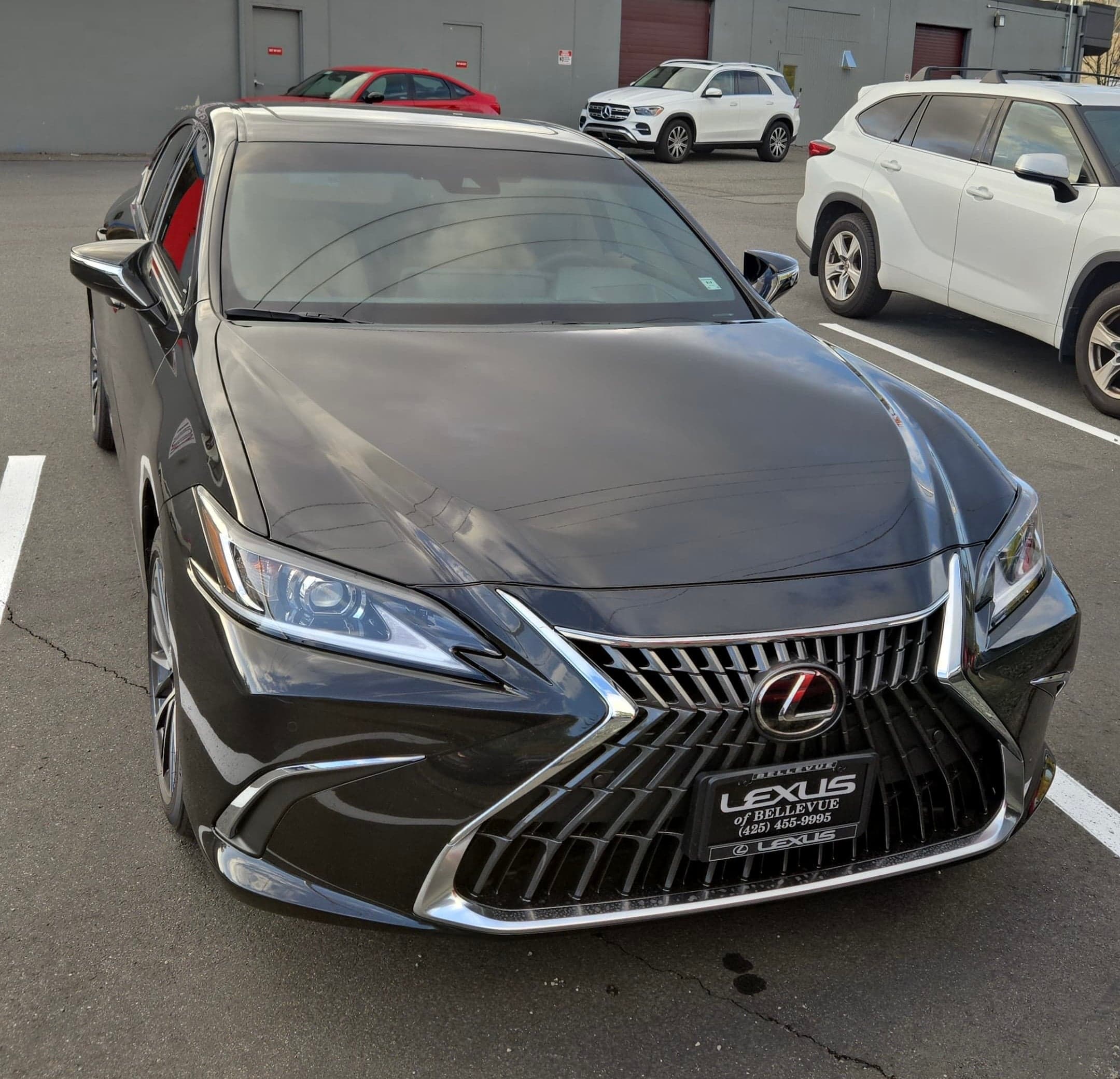 Lexus ES 300h – Beige (Cream) Interior