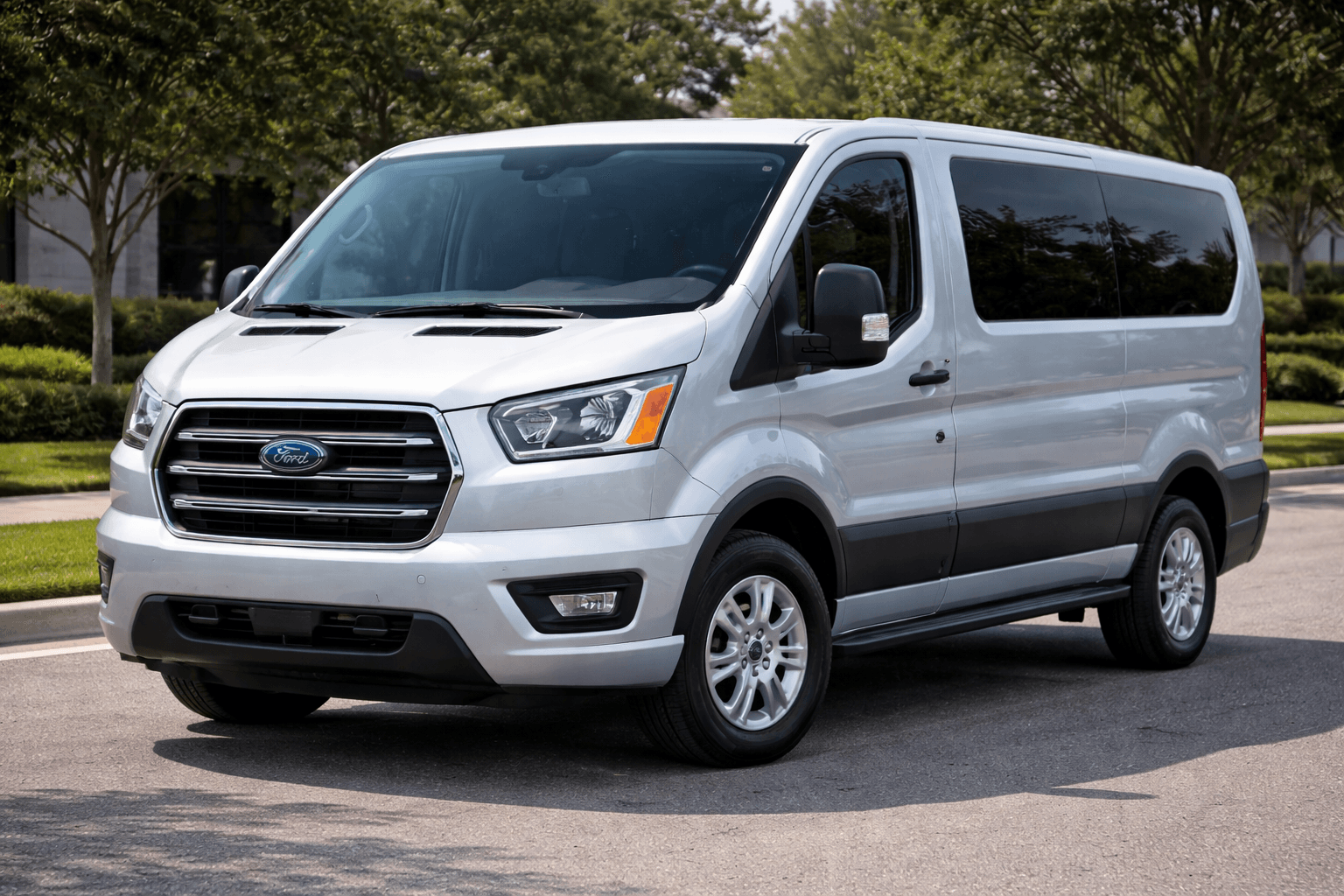 Ford Transit 350 XLT (6 to 10 PAX)