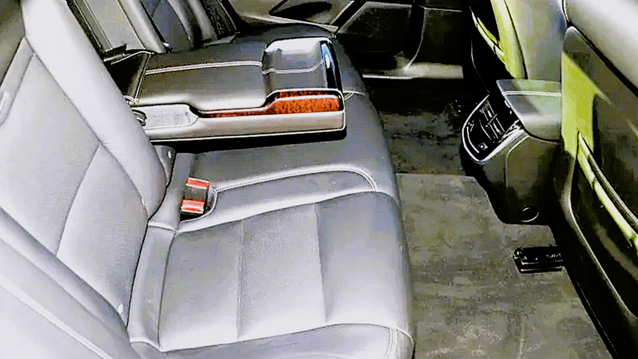 Rolls-Royce Cullinan - 3 Passengers
