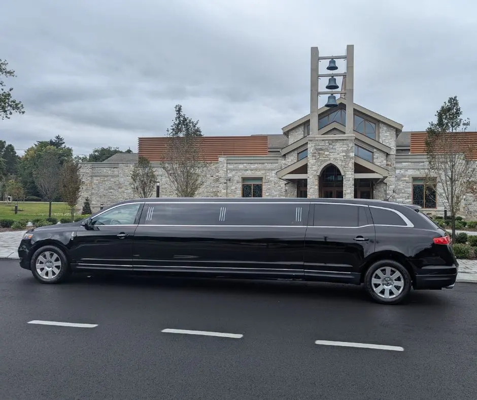 Lincoln Stretch — Our 8-Passenger Limo