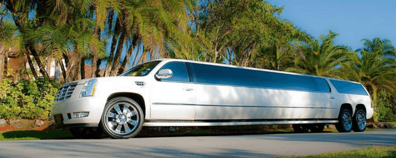 Stretch Lincoln Navigator (Up to 14 Guests)