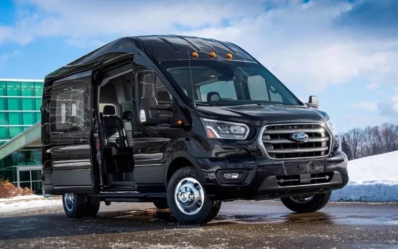 Luxury Van Mercedes Benz Sprinter Van / Ford Transit Van